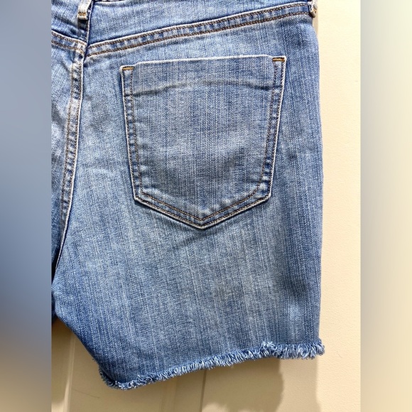 Old Navy Blue Medium Wash Pockets Cut Off Denim Blue Jean Shorts Size 12 - Picture 6 of 10